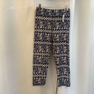 Leggings Capris Cropped Women’s Size 2-10 Elephant Stampede Pattern